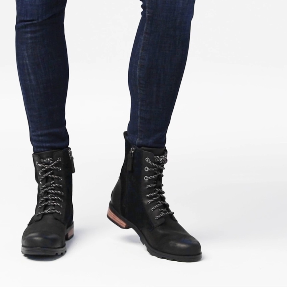 Sorel Emilie Short black leather Lace Boot size 10